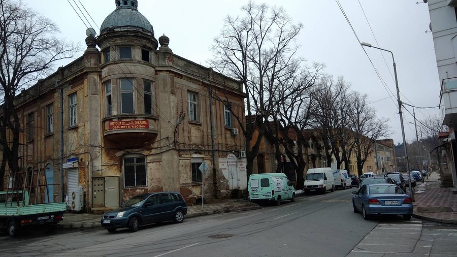 Сградата на фабрика "Недев И Саръиванов" - Сливен