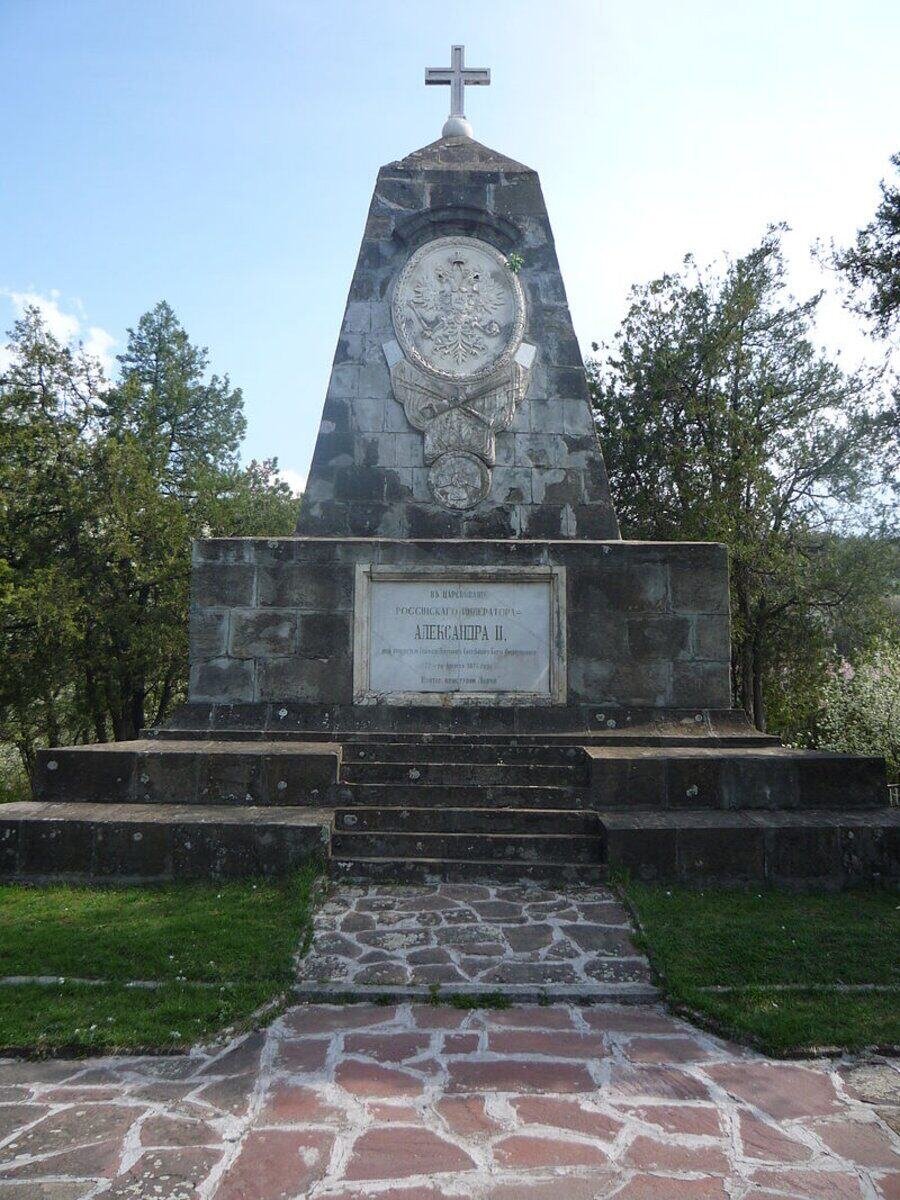 Белия Паметник - Ловеч