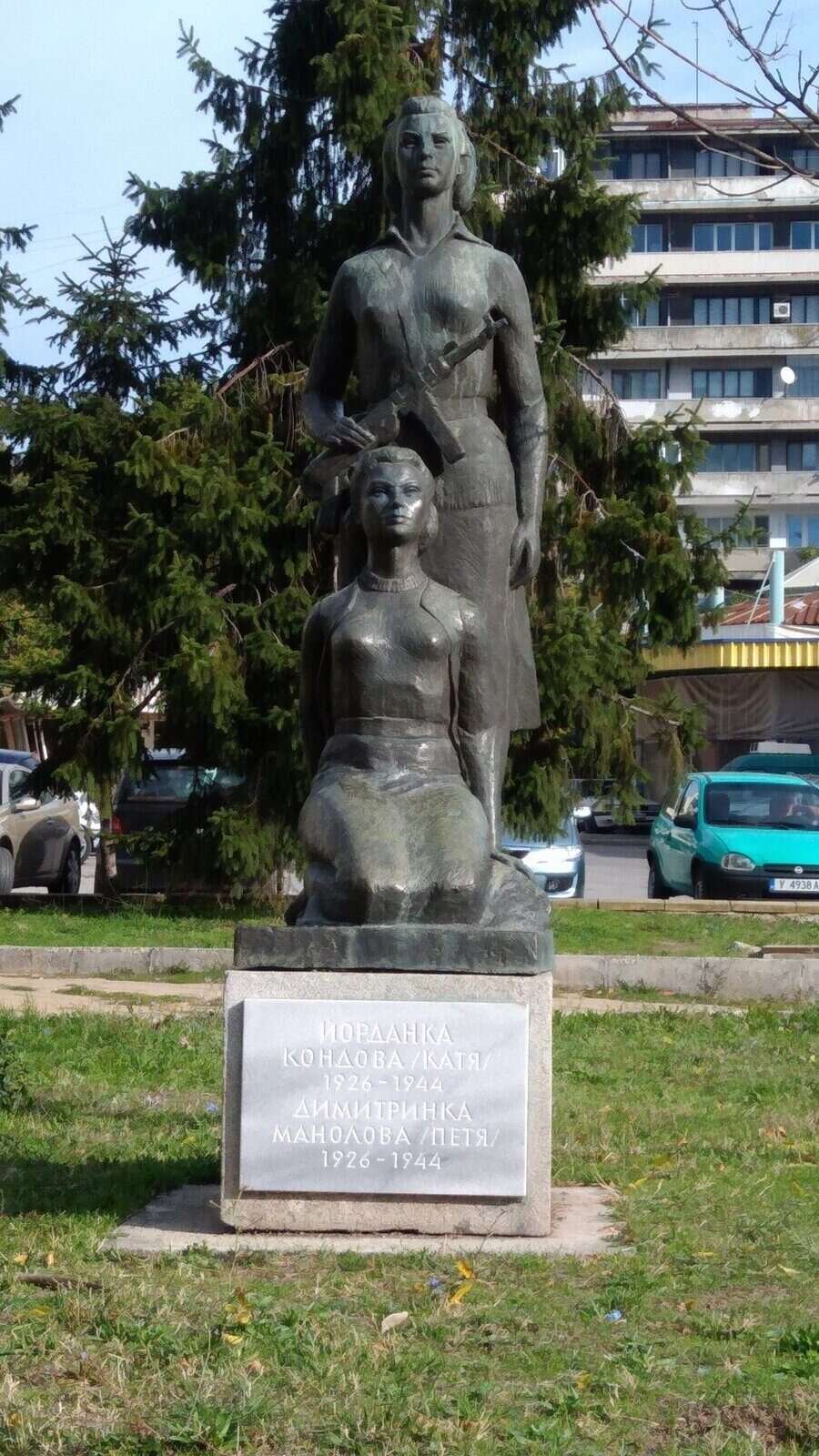 Паметник на загиналите антифашистки - Ямбол