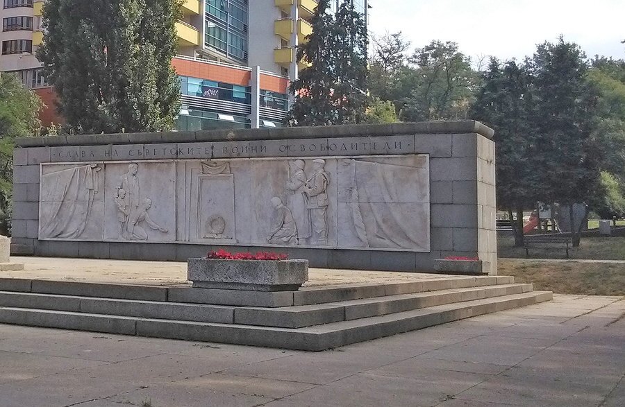 Паметник на съветския войн - София