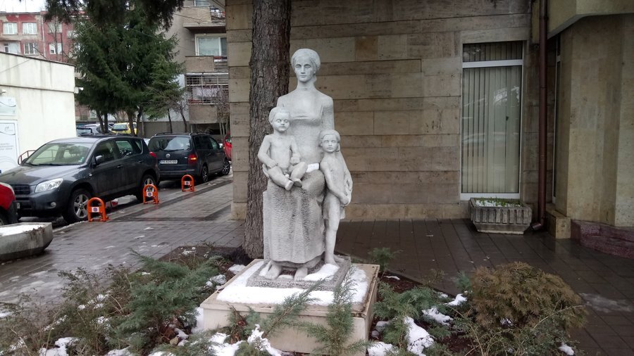 Паметник на майката - Перник