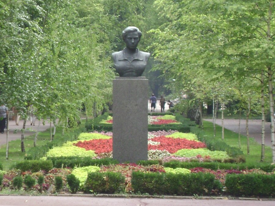 Бюст-паметник на Вела Пискова - Шумен