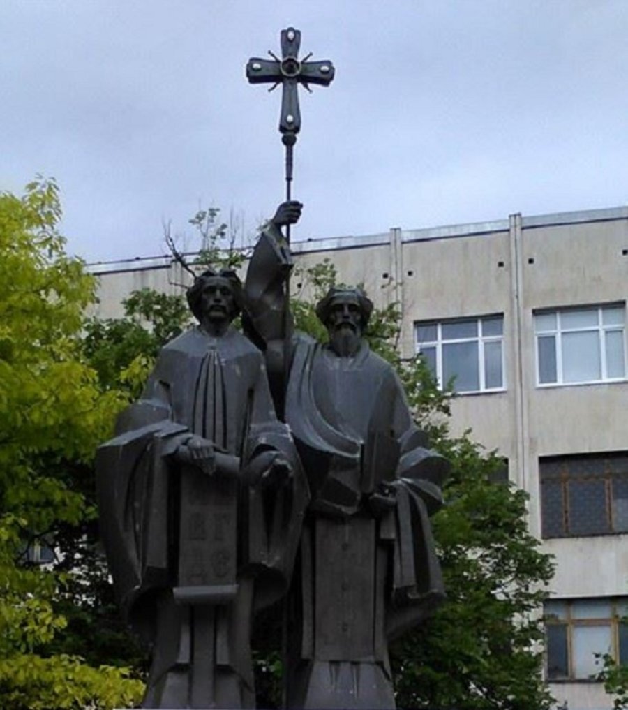 Паметник на Кирил и Методий - Добрич