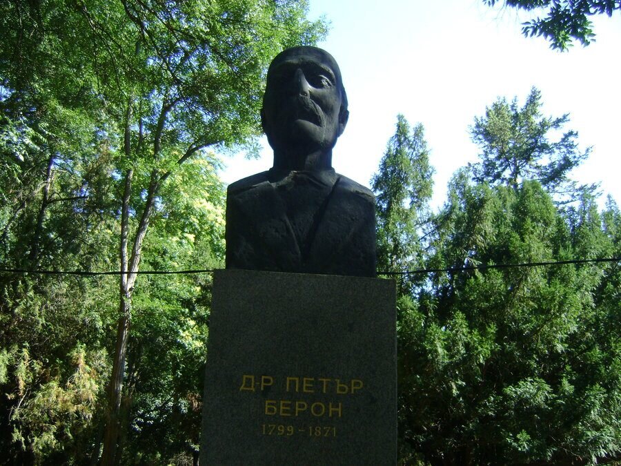 Паметник на д-р Петър Берон - Варна