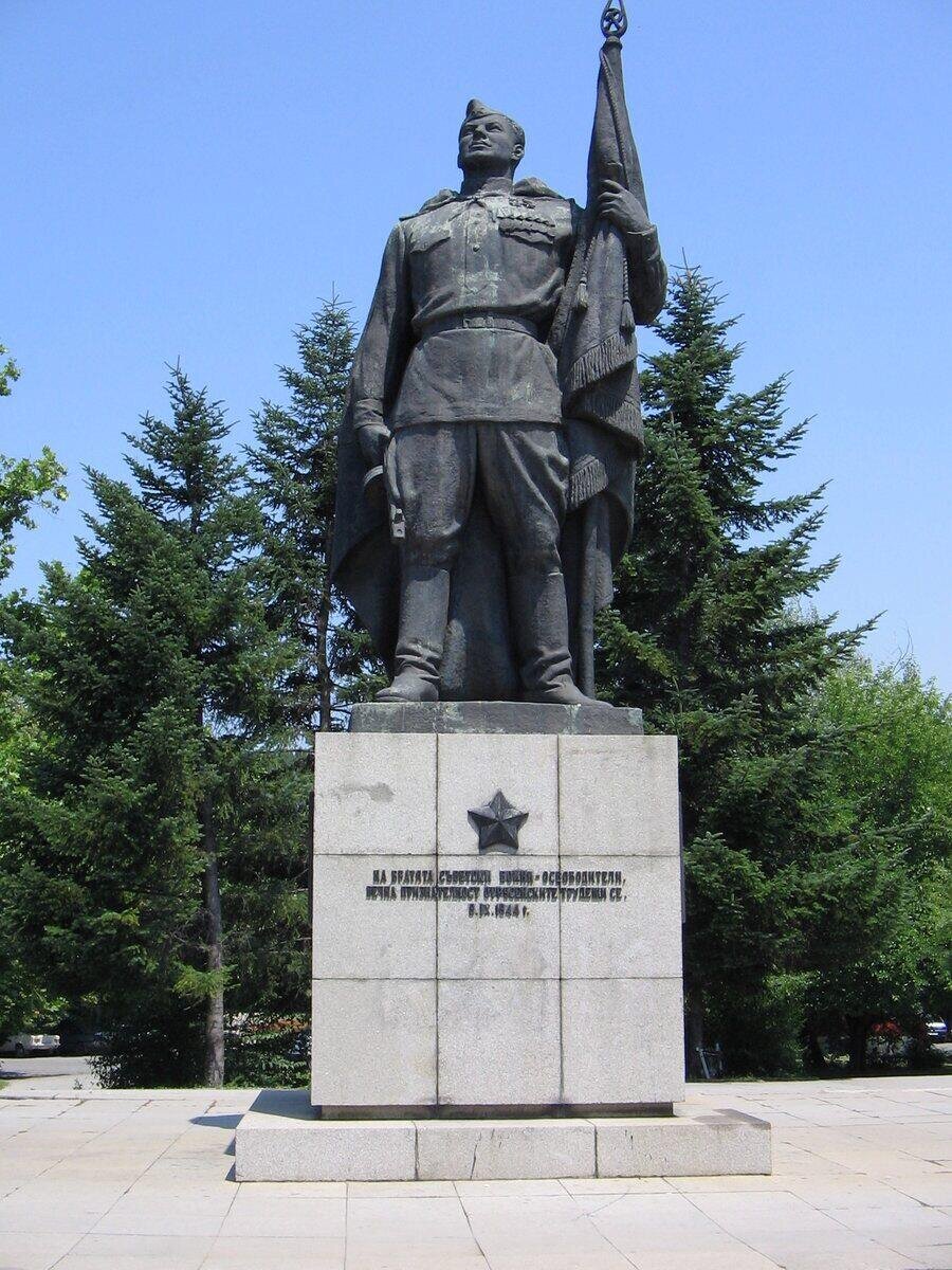 Паметник на съветския войн - Русе